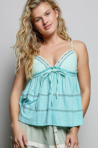 Cami à volants et col en V avec bordure brodée POL - Product Image 2