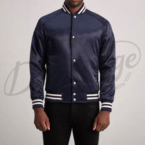 เสื้อแจ็คเก็ตบอมเบอร์ผ้าซาตินสีน้ำเงินกรมท่าสำหรับผู้ชาย พร้อมแถบยางยืดที่ข้อมือและกระดุมแป๊ก ปิดด้วยกระดุมแบบสแนป ผลิตภัณฑ์คุณภาพพรีเมียม น้ำหนักเบา เหมาะสำหรับใส่เป็นเสื้อนอก - Product Image 6