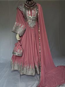 Nuevo Vestido de Novia Afgano Kuchi Moderno en Tono Negro, Corte en A, Largo hasta la Rodilla, Hecho a Mano con Apliques de Bordado Tribal Multicolor - Product Image 5