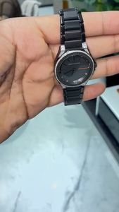 Reloj de cuarzo para hombre de lujo en acero inoxidable negro con bisel de diamantes de imitación plateados, esfera de 40 mm y correa de 20 mm. - Product Image 2