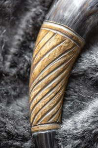 Cuerno Vikingo de Cuerno de Búfalo Hecho a Mano de Alta Calidad y Duradero, Estilo Amoroso, con Soporte, Logotipo Personalizable para Regalo Empresarial, Precio Bajo - Product Image 6