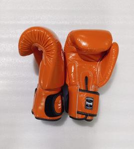 Gants de boxe de qualité supérieure, style nouveau, logo personnalisé, en cuir de vachette, pour Muay Thai, MMA, Kickboxing, légers, pour l'entraînement et le sparring. - Product Image 3