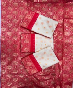 Sari Tradicional Indio de Seda Rojo y Crema Estilo Banarasi con Borde Dorado para Bodas, Sari Largo Hasta el Suelo para Mujer - Product Image 4