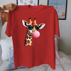 Girafe soufflant rose bubblegum pur coton t-shirt femme coupe confort - Product Image 3