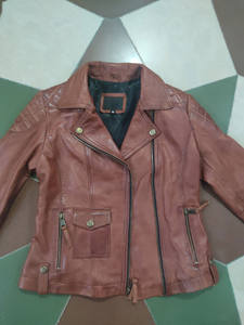 Chaqueta Varsity de Cuero de Oveja Genuino para Mujer, Personalizada OEM, Transpirable, Resistente al Viento, con Calefacción, de Fabricante - Product Image 3