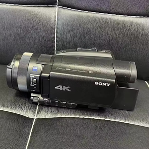 Videocámara de Alto Rendimiento 4K CMOS 14MP con Zoom Óptico de 10x-20x, Sony FDR AX700 Usada - Product Image 1