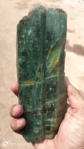 BAITHU GEMS MINERALS Véritable Aquamarine Naturelle de Karur, Cristal Vert Foncé Poli, Personnalisé pour la Guérison Spirituelle et la Méditation - Product Image 1