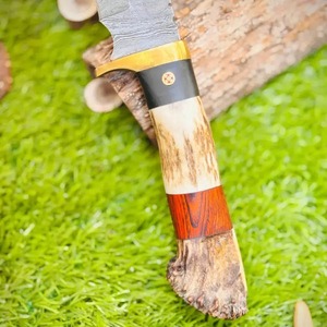 Couteau de camping artisanal en acier Damas, pointe tombante, lame droite, manche en bois et corne, étui en cuir, ODM OEM, idéal pour le bricolage et les cadeaux d'anniversaire - Product Image 2