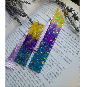 Marque-page en résine violet/orange avec paillettes argentées et flocons dorés, idéal pour la lecture et la décoration des pages de livres, à bon prix - Product Image 6