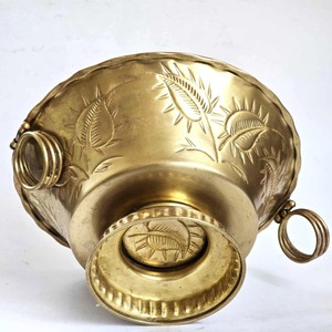 El tazón de servir de latón con acabado dorado grabado más solicitado eleva instantáneamente el estilo de su cocina. - Product Image 6