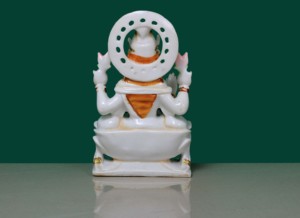 Estatua de la Diosa Laxmi de Resina Hecha a Mano con Polvo de Mármol |   Figuras Religiosas Tradicionales Blancas, Decoración Espiritual para el Hogar y el Templo - Product Image 4
