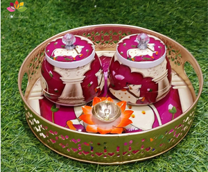 Plateau ovale en métal artisanal avec deux pots assortis |   Cadeau de retour pour mariage indien festif |   Ensemble cadeau de luxe pour l'inauguration d'une maison - Product Image 4