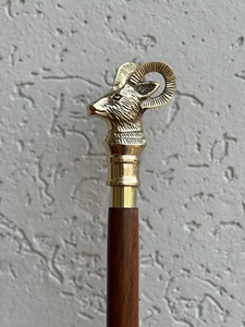 Bastones de Madera Natural Ecológicos con Mango de Latón Pulido, Estilo Rústico Moderno, Ideales para Regalo - Product Image 3