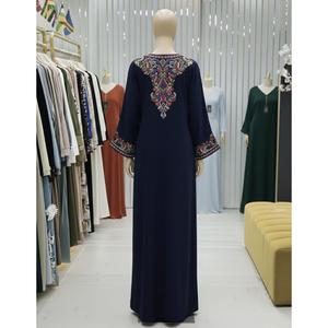 Abaya de Alta Calidad para Mujer con Cuentas y Pedrería, Ropa Islámica Modesta para Uso Diario y en Ocasiones Especiales, Disponible para Venta al Por Mayor - Product Image 2