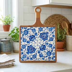 Plateau carré en bois bleu avec longue poignée, idéal pour le service dans les cafés et restaurants, et les cours de cuisine – Vaisselle élégante - Product Image 1