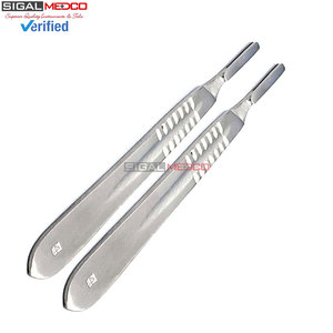 Surgi 100 Cuchillas de Bisturí Manuales Estériles con Mango, Acero Inoxidable Alemán, Desechables para Hospitales y Clínicas - Product Image 4