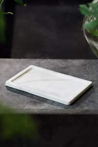 Plateau en marbre naturel avec un motif de veining unique pour l'organisation de la salle de bain, la présentation de parfums et la décoration contemporaine de la maison - Product Image 6