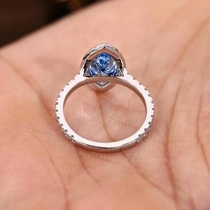 Anillo de compromiso de oro macizo con diamante azul talla marquesa y halo de piedras redondas en racimo, joyería nupcial de lujo para ella - Product Image 3