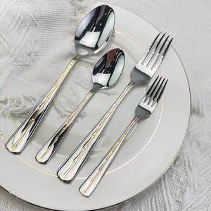 Atractivo juego de cubiertos con brillo elegante que mejora la presentación de los alimentos, ideal para viajes y picnics al aire libre. - Product Image 6