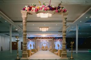 Decoración de Boda de Fusión India, Mandap de Tema Abierto, Decoración Tradicional de Mandap para Bodas Avni, Mandap Avni Especial para Bodas Indias en EE. UU. - Product Image 4