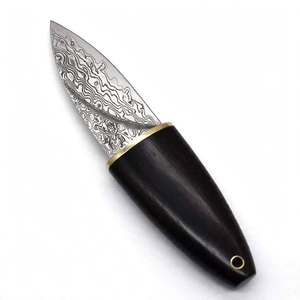 Cuchillo utilitario de precisión mini hecho a mano de acero de Damasco con plumas, mango de madera de ébano oscuro y collar de latón, herramienta artesanal - Product Image 1