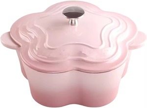Les casseroles en céramique violettes métallisées permettent un brunissement précis, particulièrement important pour les garnitures de fromage, de pain de mie ou de pâtisserie. - Product Image 3