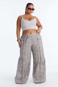 Pantalon cargo gris délavé sur mesure à jambe large avec détails de sangle, style streetwear, fournisseur OEM, pantalons et jupes pour hommes - Product Image 4