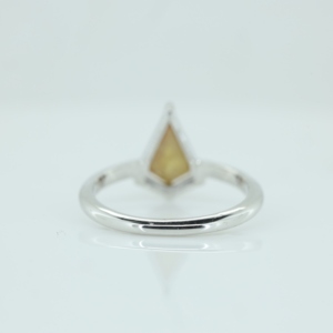 Anillo de compromiso unisex con forma de cometa de cuarzo, chapado en oro blanco, plata de ley 925, rutilado negro natural con engaste de garra, venta al por mayor - Product Image 4