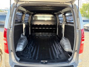 Grand Starex 2018, Plateado, Diésel, 3 Pasajeros, Furgoneta de Pasajeros Usada, Minivan Familiar, Transporte de Personas - Product Image 6
