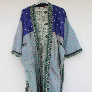 Robes kimono sari en soie vintage, robes de chambre sari en soie recyclée, robes de chambre pour femmes, nouvel arrivage - Product Image 1