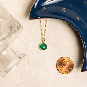 NIKHIL GEMS Élégant pendentif goutte d'eau en onyx vert, chaîne en argent, bijoux vintage, cadeau de fiançailles avec expertie tierce - Product Image 1