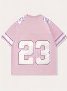 Maillot de football rétro en polyester à séchage rapide, personnalisé avec logo imprimé numériquement sur le devant, nom et numéro d'équipe, tendance actuelle - Product Image 3