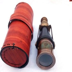 Binoculares de madera roja y latón de estilo vintage con estuche de transporte de cuero grabado personalizado. Disponible a precios de mayorista. - Product Image 4