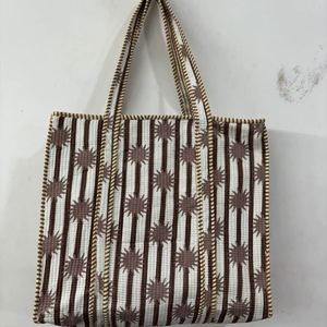 Sac fourre-tout matelassé fait main, sacs à bandoulière multi-usages, sac à main tendance pour femme en coton, utilisation été/hiver, Jhola - Product Image 1
