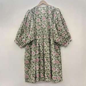 Vestido Midi Estampado Hecho a Mano que Combina Estilo y Comodidad, Corte Debajo de la Rodilla, Ofrece una Combinación Equilibrada de Sofisticación - Product Image 2