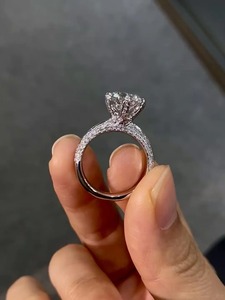 แหวนหมั้นเพชรทรงกลมทันสมัย 14K ทองคำ ประดับเพชรแบบฝังหนามเตย สไตล์คลาสสิก - Product Image 3