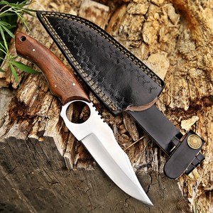 Couteau tactique de camping fait main en acier inoxydable de qualité industrielle avec poignée en bois de rose, modèle Drop Point, par UA Supplies - Product Image 1