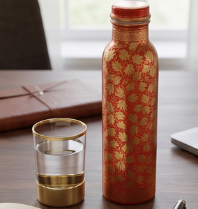 Botella de agua de cobre con base roja premium y estampado de hojas doradas, elegante y ecológica, ideal para la hidratación diaria, viajes y oficina. - Product Image 5