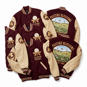 Blouson universitaire en laine bordeaux avec broderie trèfle et fleurs, manches en cuir crème, style bomber, vente en gros - Product Image 1