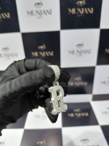 Colgante Personalizado de Plata de Ley 925 con Letra R de Moissanita VVS, Estilo Hip Hop, con Incrustaciones de Diamantes, Pasa el Test de Diamantes - Product Image 2