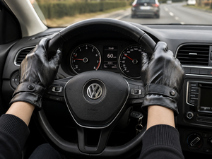 Gants de conduite en cuir personnalisables de haute qualité Speed One Sports, noirs, unisexes, avec sangle de poignet réglable, poignées pour toutes les saisons - Product Image 4