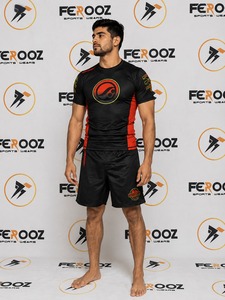 Ensemble de vêtements de sport pour homme : haut de compression à manches courtes et short assorti - Product Image 3
