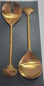 Juego de 2 utensilios para ensalada con diseño de concha marina, mango de latón y cabezal de acero inoxidable, ecológicos, con acabado en latón antiguo. - Product Image 2