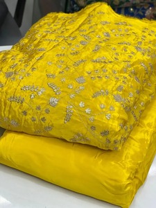 Tissu en crêpe brodé naturel et élégant, best-seller, idéal pour la collection de mariée ou les tenues de fête, disponible à un prix avantageux - Product Image 4