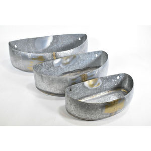 Juego de 2 Macetas de Pared de Metal Galvanizado, Acabado Gris Envejecido, Diseño Geométrico del Suroeste en Relieve, para Interiores y Exteriores, a Bajo Precio - Product Image 2