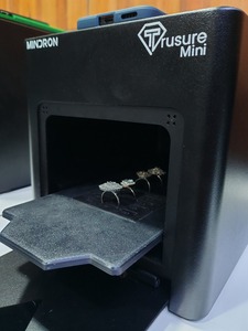 Le Trusure Mini est une machine portable d'authentification des diamants conçue pour une détection rapide et précise des diamants CVD et HPHT. - Product Image 3