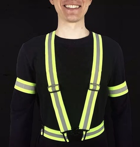 Ceinture de sécurité réfléchissante pour la course à pied et le cyclisme, personnalisable avec logo, sangles réglables et haute visibilité - Product Image 5