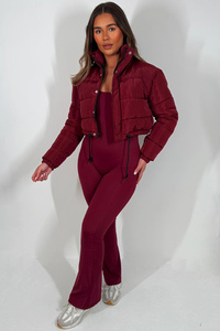 Chaqueta de invierno acolchada personalizada para mujer, ropa informal premium para exteriores, a prueba de viento, con cierre de cremallera y bolsillos laterales. - Product Image 5