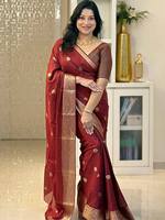 Sari indien ethnique de luxe en soie de litchi douce, imprimé feuille d'or, avec chemisier à motif quadrillé contrastant, pour mariage traditionnel et style Antra, idéal pour l'été.
