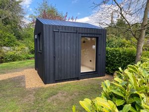 Cabina Prefabbricata Multifunzionale per Stoccaggio |   Capanno in Acciaio Versatile per Esterni, Ideale per Fattoria, Giardino e Officina |   Facile da montare, impermeabile - Product Image 2